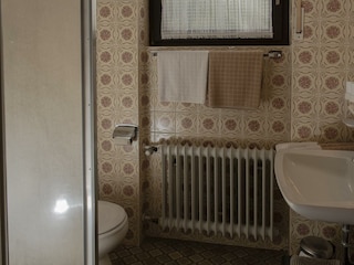 Dusche, Toilette, Waschbecken