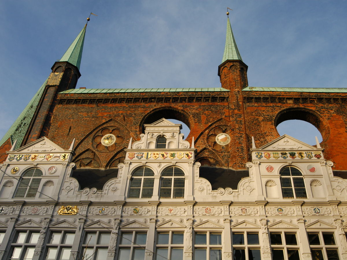 Das Rathaus vom Marktplatz aus gesehen