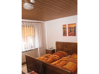 Schlafzimmer (2)