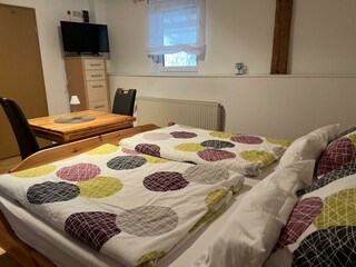 Schlafzimmer 3 mit TV