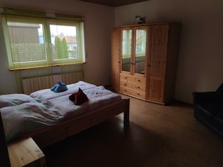 2. Schlafzimmer mit Doppelbett