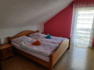 Schlafzimmer mit Balkon