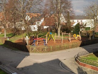 Neuer Spielplatz gegenüber