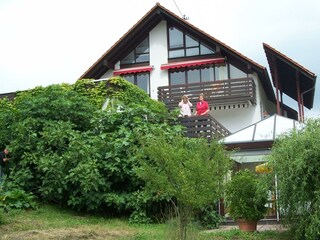 2 Mädels auf Terrasse