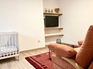 Nebenraum mit Kinderbett