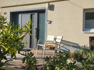 Sitzplatz Ferienwohnung vor der Tür