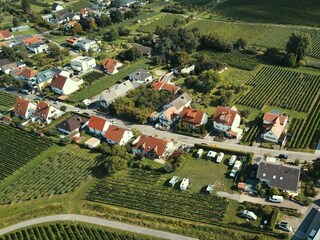 Umgeben von Weinbergen