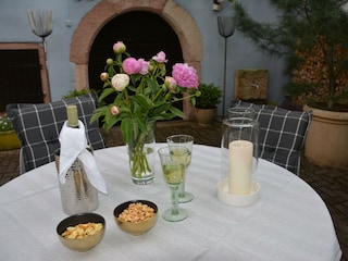 Genießen im mediterranen Innenhof