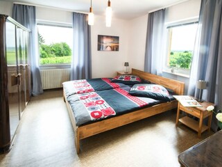 Etage 2 Schlafzimmer rechts mit Vorzimmer