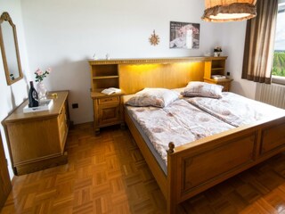 Etage 2 Schlafzimmer Stirnseite Flur