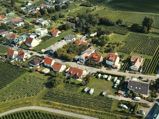 Umgeben von Weinbergen