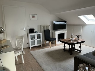 Nova Civitas Sitzbereich mit blick zur Fernseher