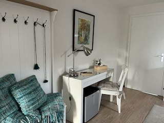 Nova Civitas Sitzbereich mit Blick zur Schreibtisc