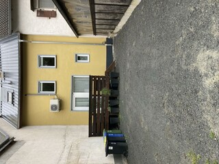 Parkplatz hinter dem Haus