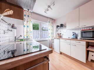 Küche mit Mikrowelle