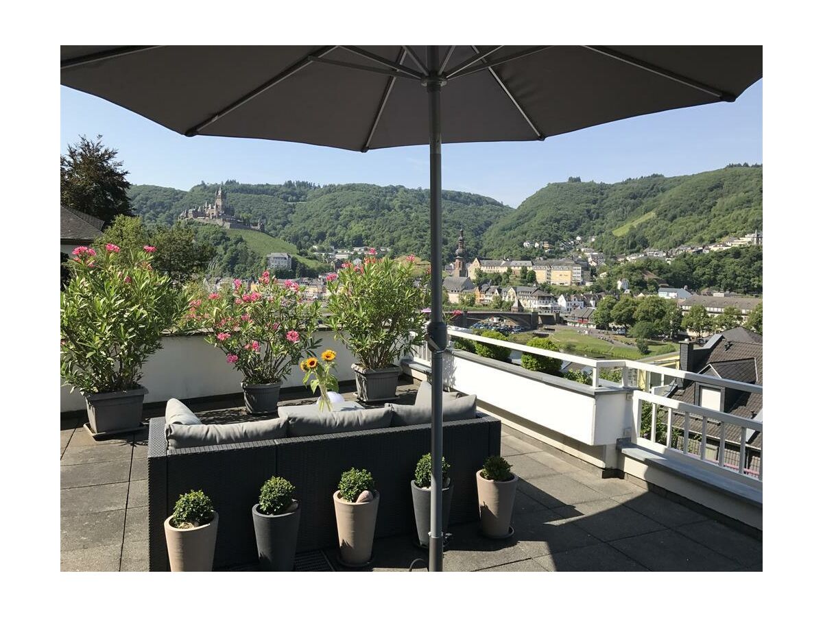 die herrliche Aussicht auf Reichsburg und Stadt