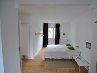 großes Schlafzimmer OG