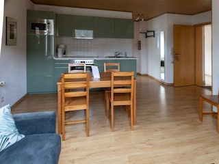 Wohnraum mit Küchenzeile
