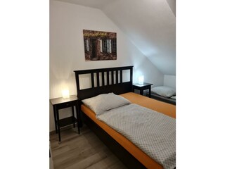 Schlafzimmer 2
