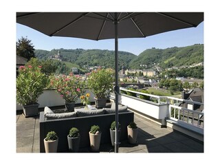 die herrliche Aussicht auf Reichsburg und Stadt