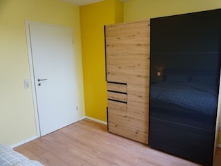 Schlafzimmer No. 2 (3)