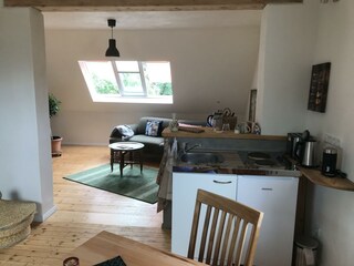 Großzügiges Dachstudio mit Singlekücke