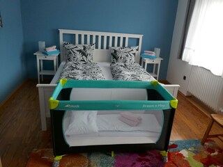 1. Etage Doppelzimmer mit Kinderbett