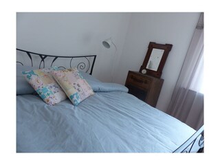 Breites Bett (1,80m)