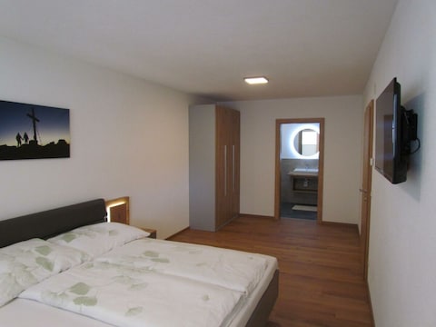 Apartment Anni, Apart