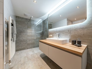 Badezimmer mit begehbarer Dusche