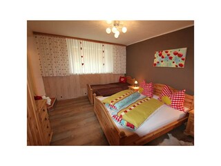 Schlafzimmer 1