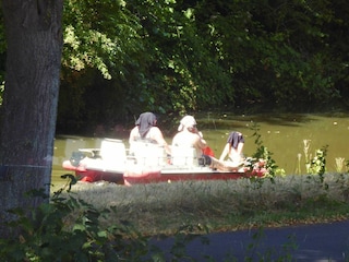 Mit dem Boot auf den Kanälen unterwegs