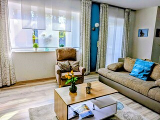 Wohnzimmer mit Gartenblick