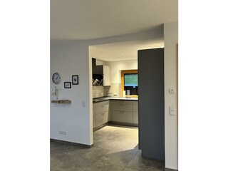 Blick vom Flur in die Küche