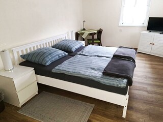Schlafzimmer 1