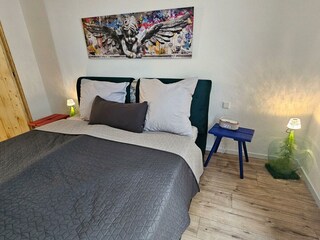 Schlafzimmer mit Bild