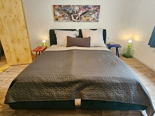 Schlafzimmer mit Verbindungstür