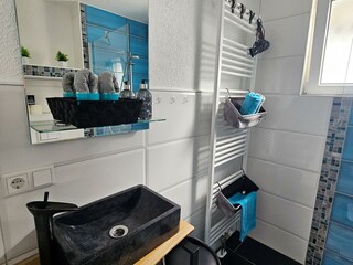 Bad mit Waschbecken