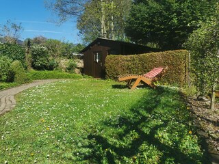 Sonnenliege im Garten