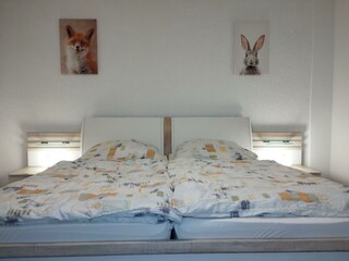 Schlafzimmer mit Doppelbett