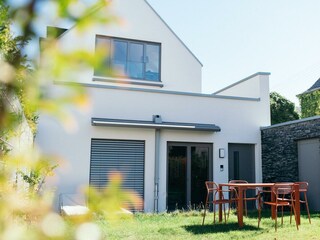 Hausansicht Garten mit Eingang EG