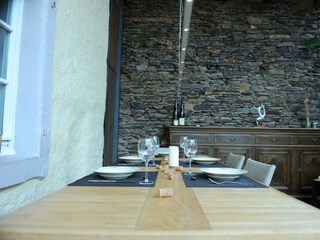 Esstisch im Wintergarten