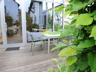 Terrasse mit Sitzgelegenheit