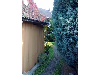 FeWo durch den Garten zur FeWo