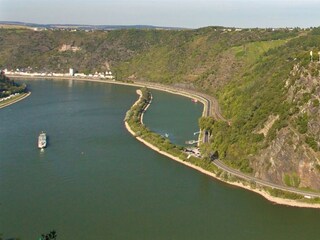 loreley-felsen-freilichtbuehne-rhein_