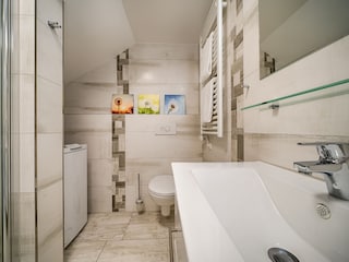 ebenerdige Dusche mit WC und Waschmaschine