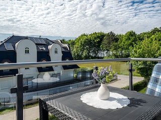Balkon mit seitlichen Blick zur Ostsee