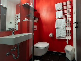 Apartment A, Bad 3