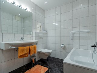 Apartment B, DZ, Bad 3