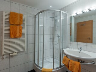 Apartment B, DZ, Dusche